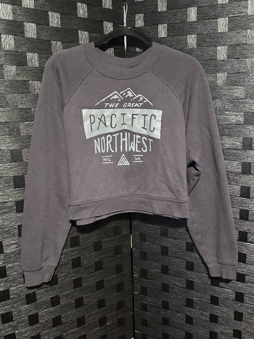 The Great PNW Pacific Northwest Cropped Sweatshirt GRAY Womens Size Medium